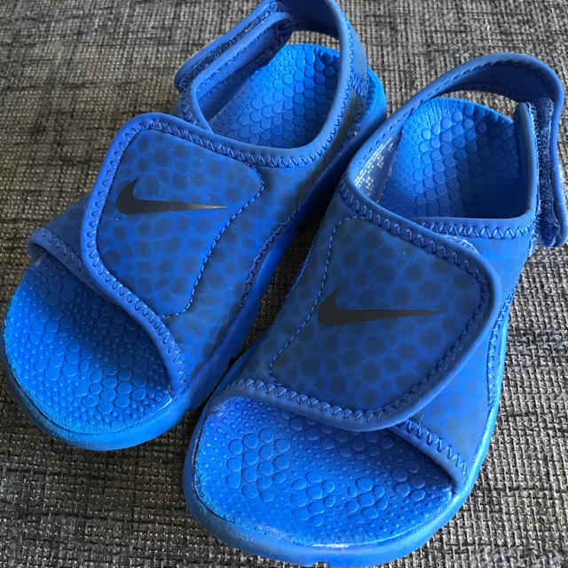 NIKE(ナイキ)のナイキ　NIKE  サンダル　青　17センチ キッズ/ベビー/マタニティのキッズ靴/シューズ(15cm~)(サンダル)の商品写真