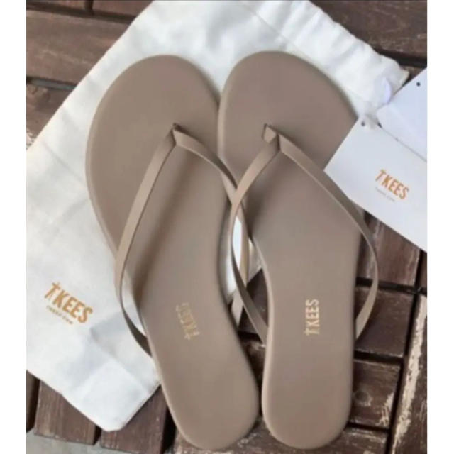 DEUXIEME CLASSE(ドゥーズィエムクラス)のサイズ US 8：TKEES サンダル flip flops グレージュ レディースの靴/シューズ(サンダル)の商品写真