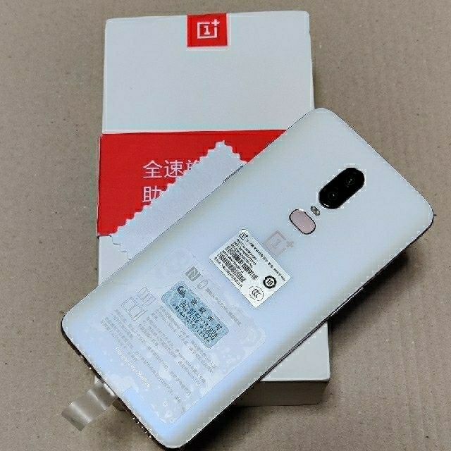 スマートフォン/携帯電話OnePlus 6 A6000 8GB/128GB シルクホワイト