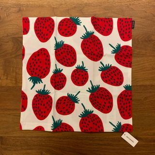 マリメッコ(marimekko)の新品未使用　marimekko マリメッコ　クッションカバー　ピエニ マンシッカ(クッションカバー)