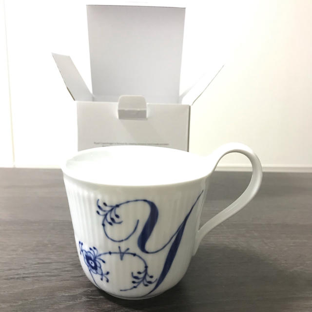 ROYAL COPENHAGEN(ロイヤルコペンハーゲン)の【未使用】アルファベット マグ『Ｙ』ロイヤルコペンハーゲン インテリア/住まい/日用品のキッチン/食器(グラス/カップ)の商品写真