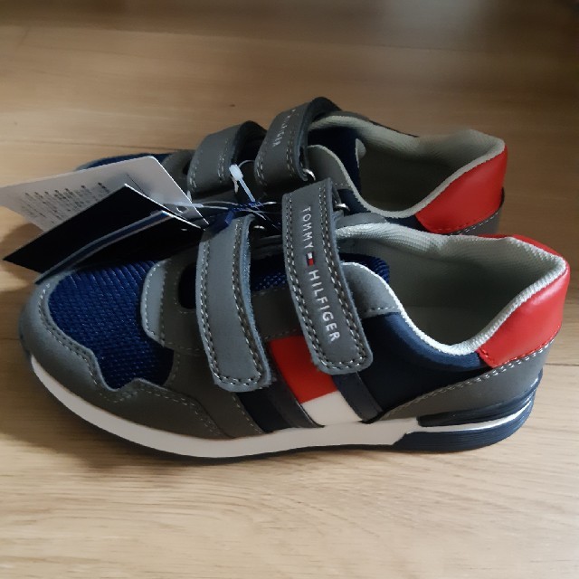 TOMMY HILFIGER(トミーヒルフィガー)のTOMMY HILFIGER　キッズシューズ　20.5㎝ キッズ/ベビー/マタニティのキッズ靴/シューズ(15cm~)(スニーカー)の商品写真