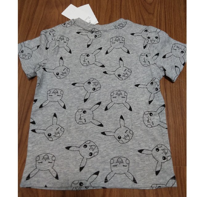 H&M(エイチアンドエム)の新品　H&M　ポケモンスパンコールTシャツ　105cm キッズ/ベビー/マタニティのキッズ服男の子用(90cm~)(Tシャツ/カットソー)の商品写真