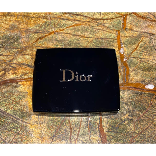 Dior(ディオール)のdior ディオール　アイシャドウ　517 サンククルール　限定 コスメ/美容のベースメイク/化粧品(アイシャドウ)の商品写真