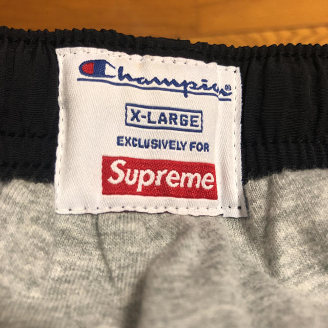 Supreme(シュプリーム)のsupreme×Champion 2018SS ロゴプリント ナイロンパンツ メンズのパンツ(その他)の商品写真