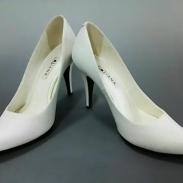 DIANA(ダイアナ)のダイアナ パンプス 24 レディース 白 レディースの靴/シューズ(ハイヒール/パンプス)の商品写真