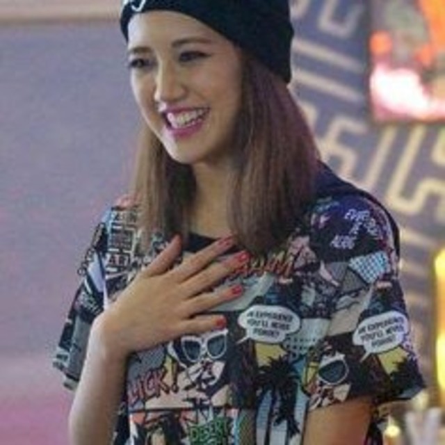 人気ランキング 新品 - GLAMOUR HYSTERIC Hysteric 着用モデル 藤井夏恋さん e-girls glamour Tシャツ(半袖+袖なし)