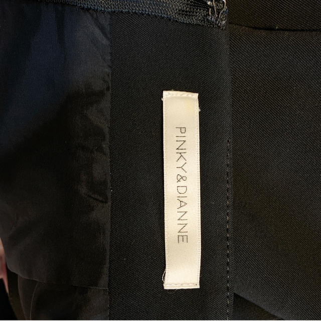Pinky&Dianne(ピンキーアンドダイアン)のピンキーアンドダイアン  スリット　タイトスカート　膝丈　ブラック レディースのスカート(ひざ丈スカート)の商品写真