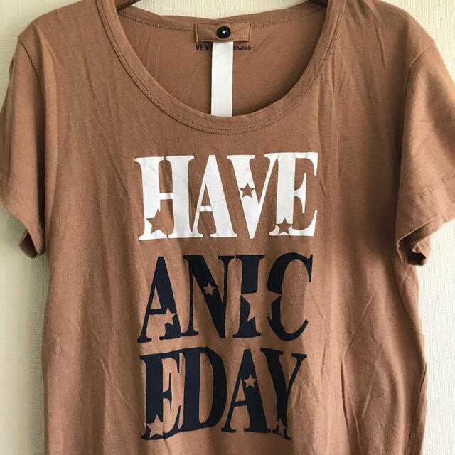 ANGLOBAL SHOP(アングローバルショップ)の美品⭐️VENERTA HAVE A NICE DAY Tシャツ　ブラウン レディースのトップス(Tシャツ(半袖/袖なし))の商品写真