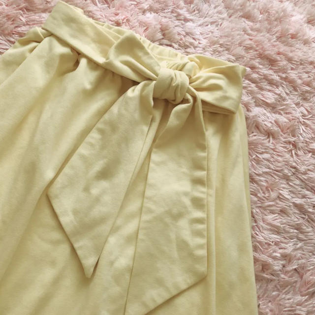 GRL(グレイル)の+ﾟ｡* グレイル   リボン　フレア　スカート　イエロー　L*｡ﾟ+ レディースのスカート(ひざ丈スカート)の商品写真