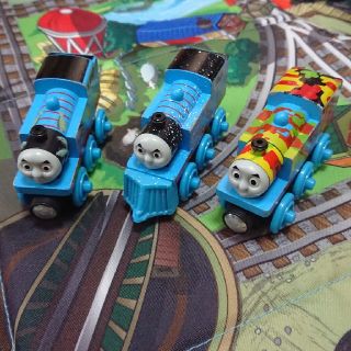 フィッシャープライス(Fisher-Price)の木製トーマス 3台セット きかんしゃトーマス(電車のおもちゃ/車)