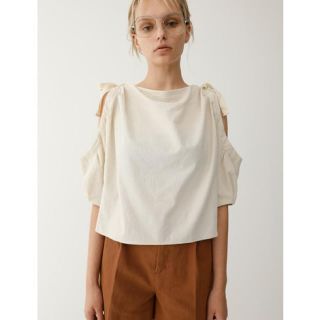 マウジー(moussy)のSHOULDER OPEN CRAPE TOP  moussy(カットソー(半袖/袖なし))