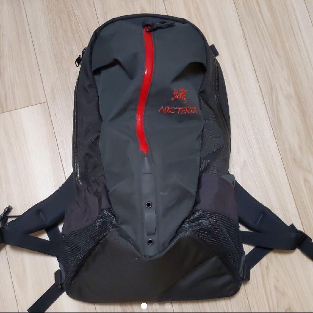 ARC'TERYX(アークテリクス)のアークテリクス　アロー　22 レッド　赤 メンズのバッグ(バッグパック/リュック)の商品写真