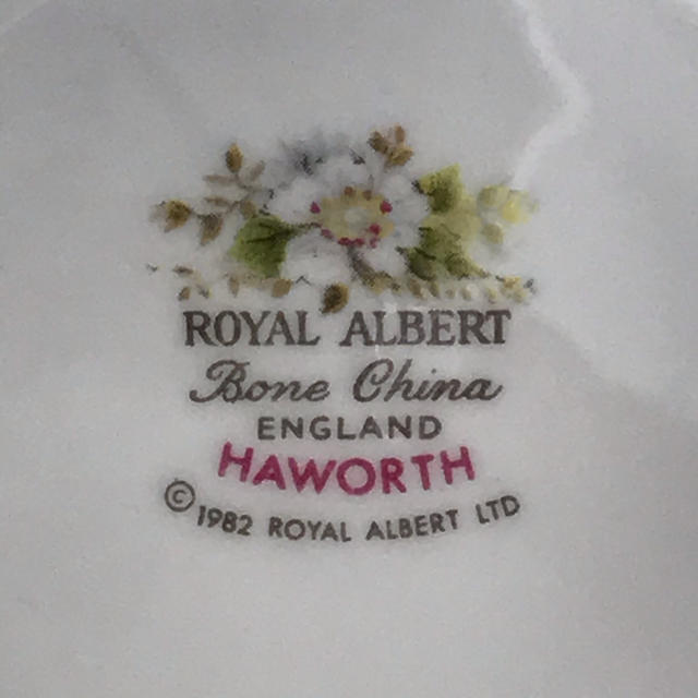 ROYAL ALBERT(ロイヤルアルバート)の【seamaid様専用】ロイヤルアルバート　ハワース　ティーカップ&ソーサー インテリア/住まい/日用品のキッチン/食器(食器)の商品写真