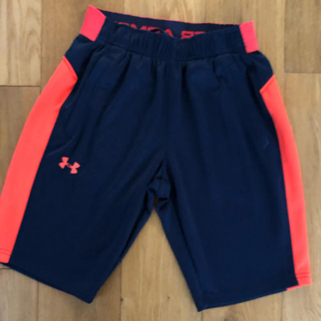 UNDER ARMOUR(アンダーアーマー)のハーフパンツ キッズ/ベビー/マタニティのキッズ服男の子用(90cm~)(パンツ/スパッツ)の商品写真