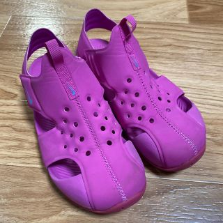 ナイキ(NIKE)のナイキ　ピンク　サンダル　22センチ(サンダル)