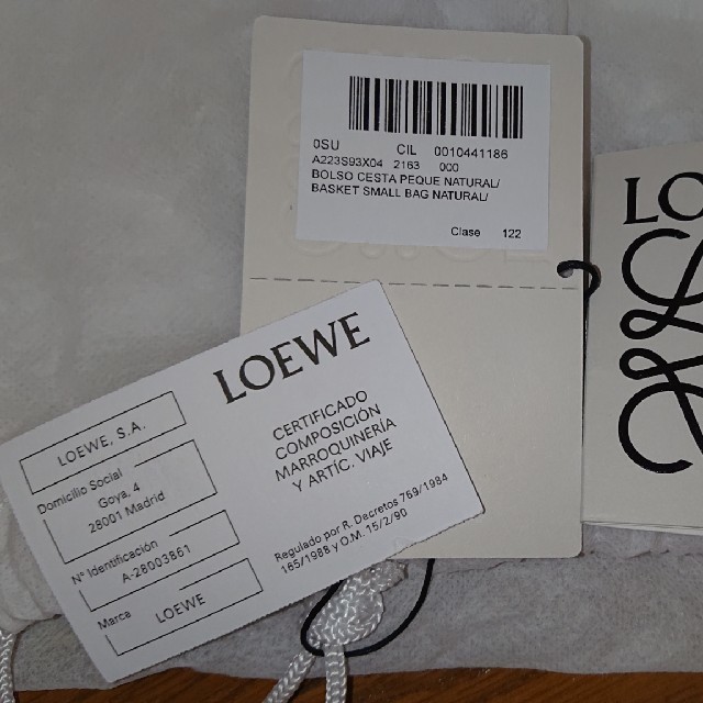 LOEWE(ロエベ)の今季LOEWEバスケットバッグ スモール★ナチュラル/ホワイト★59,400円 レディースのバッグ(かごバッグ/ストローバッグ)の商品写真