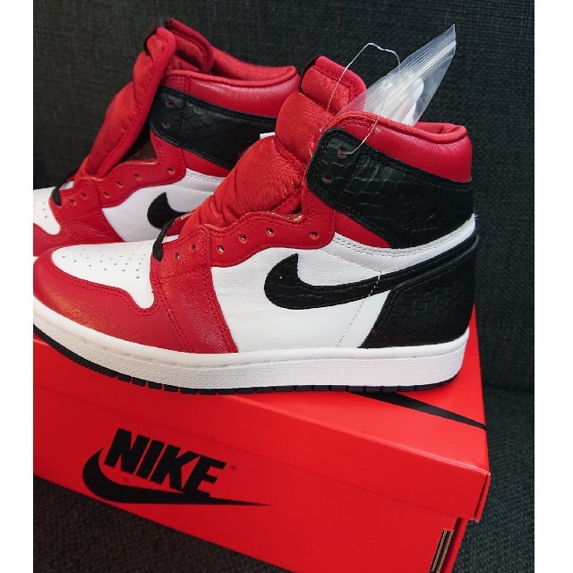 NIKE AIR JORDAN 1  SATIN RED SNAKE 23.5