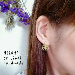 小さなお花のピアス イヤリング【ハンドメイド】(ピアス)