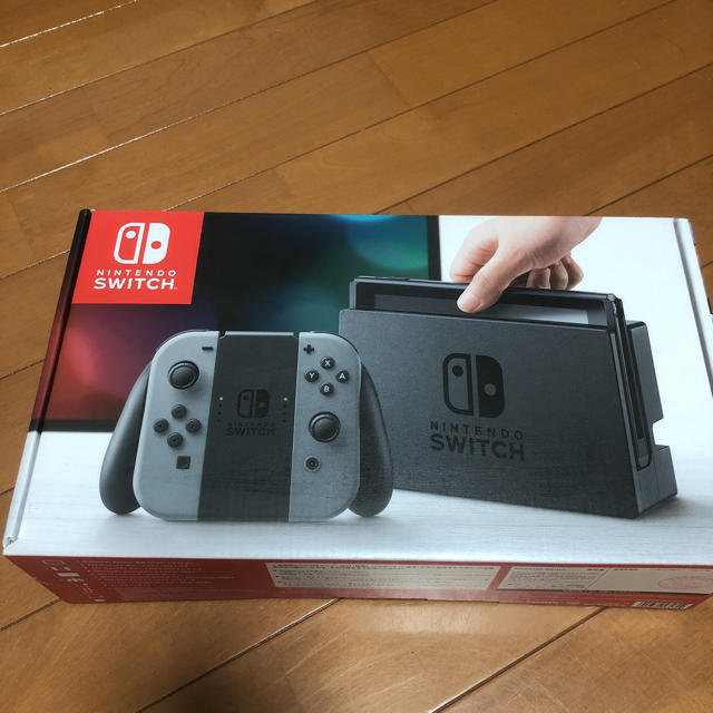 Nintendo Switch(ニンテンドースイッチ)の任天堂　スイッチ　中古　グレー エンタメ/ホビーのゲームソフト/ゲーム機本体(家庭用ゲーム機本体)の商品写真