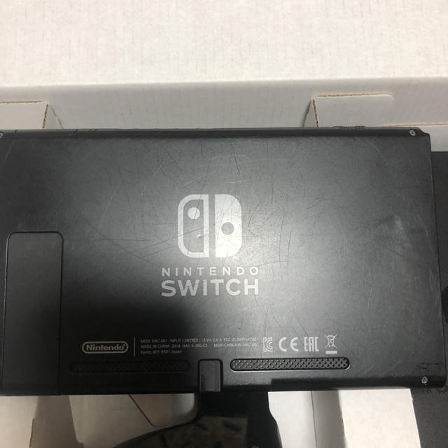 Nintendo Switch(ニンテンドースイッチ)の任天堂　スイッチ　中古　グレー エンタメ/ホビーのゲームソフト/ゲーム機本体(家庭用ゲーム機本体)の商品写真