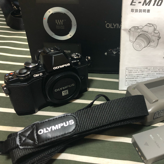 OLYMPUS(オリンパス)のOLYMPUS OM−D E-M10 BK スマホ/家電/カメラのカメラ(ミラーレス一眼)の商品写真