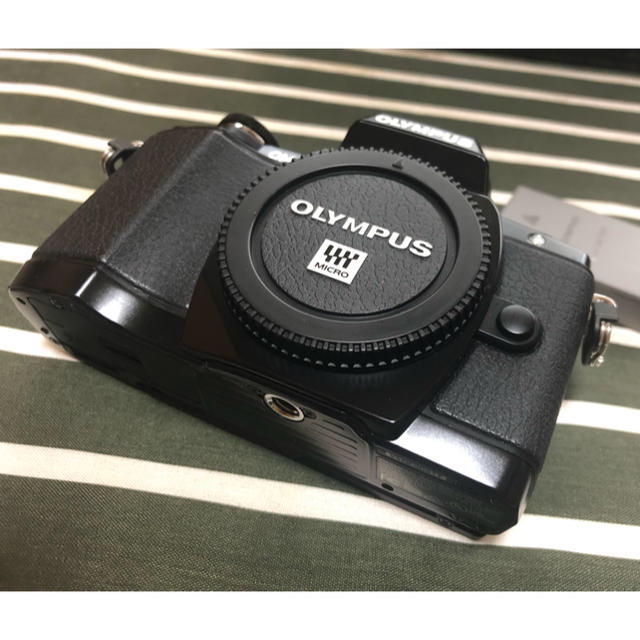 OLYMPUS(オリンパス)のOLYMPUS OM−D E-M10 BK スマホ/家電/カメラのカメラ(ミラーレス一眼)の商品写真