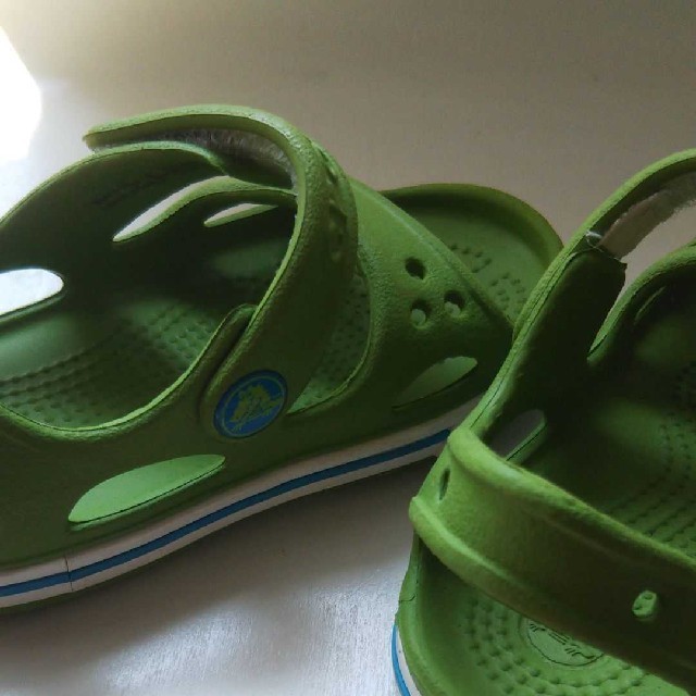 crocs(クロックス)のクロックス サンダル キッズ/ベビー/マタニティのベビー靴/シューズ(~14cm)(サンダル)の商品写真