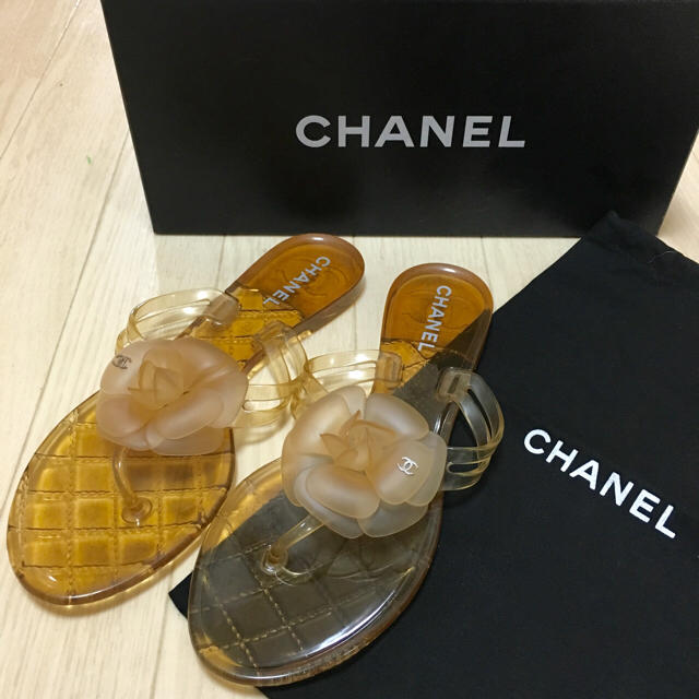 CHANEL(シャネル)のCHANEL カメリア ビーチサンダル レディースの靴/シューズ(ビーチサンダル)の商品写真