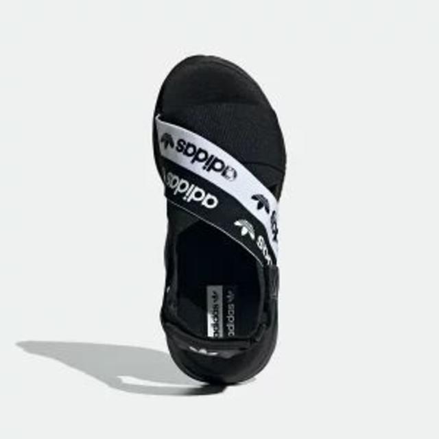 adidas(アディダス)のアディダス adidas Magmur レディース　サンダル　24.5ｃｍ レディースの靴/シューズ(サンダル)の商品写真