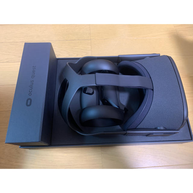 【美品】Oculus quest 64GB エンタメ/ホビーのゲームソフト/ゲーム機本体(家庭用ゲーム機本体)の商品写真