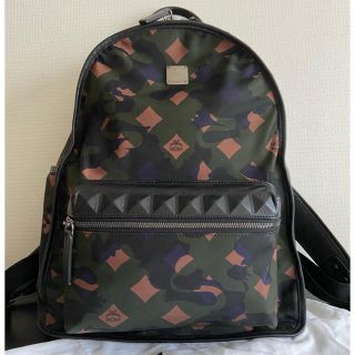 エムシーエム(MCM)のMCM 迷彩バックパック 黒 グリーン カモフラ リュック 美品(リュック/バックパック)