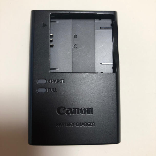 Canon(キヤノン)のCanon デジカメ充電器　CB-2LF スマホ/家電/カメラのスマートフォン/携帯電話(バッテリー/充電器)の商品写真