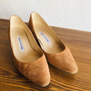 マノロブラニク(MANOLO BLAHNIK)のマノロブラニク　リストニー　スエードパンプス(ハイヒール/パンプス)