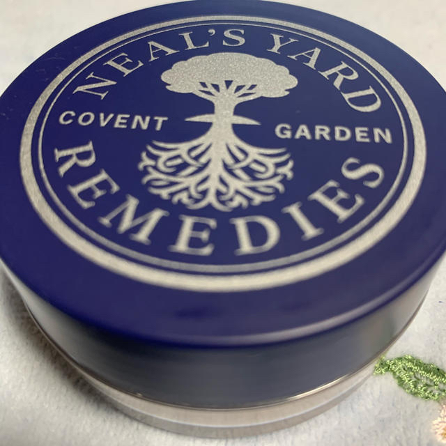 NEAL'S YARD(ニールズヤード)のニールズヤード　ミネラルファンデーション コスメ/美容のベースメイク/化粧品(フェイスパウダー)の商品写真