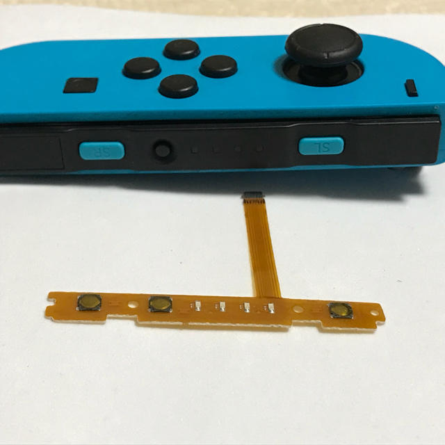 Nintendo Switch(ニンテンドースイッチ)の左側用)  スイッチ ジョイコン SR・SLボタン ケーブルswitch 修理 エンタメ/ホビーのゲームソフト/ゲーム機本体(携帯用ゲーム機本体)の商品写真