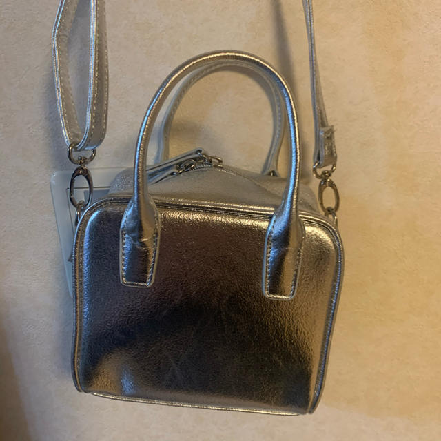 GU(ジーユー)のGU スクエアミニショルダー　シルバー レディースのバッグ(ショルダーバッグ)の商品写真