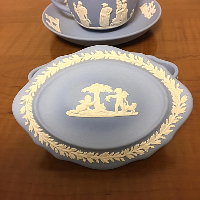 WEDGWOOD(ウェッジウッド)の新品 未使用 ウェッジウッド ジャスパー カップ & ソーサー シェル型 小物入 インテリア/住まい/日用品のキッチン/食器(食器)の商品写真