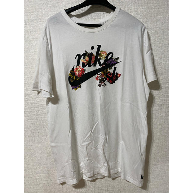 NIKE(ナイキ)の【特価】nike SB  フラワープリントTee メンズのトップス(Tシャツ/カットソー(半袖/袖なし))の商品写真