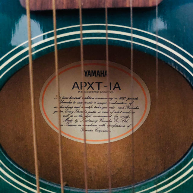 ヤマハ(ヤマハ)のチリトル様専用　YAMAHAエレクトリックアコースティックギター（スタンド付） 楽器のギター(アコースティックギター)の商品写真