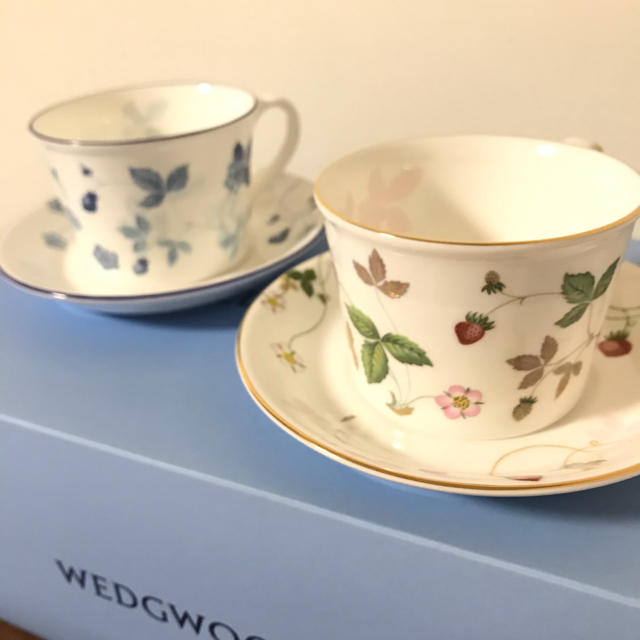 【WEDGWOOD】ワイルド ストロベリー ティーカップ&ソーサー  ペア