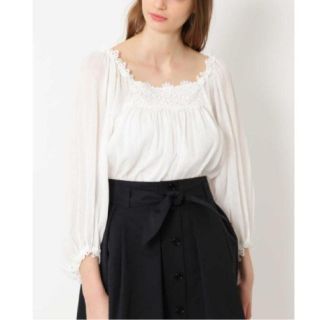 ジルスチュアート(JILLSTUART)の新品✨タグ付き♪定価17600円　ジルスチュアート　ふんわり軽やかなブラウス(シャツ/ブラウス(長袖/七分))