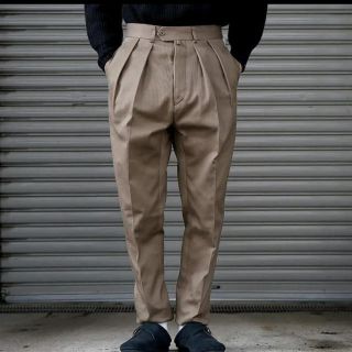 コモリ(COMOLI)のNEAT 20SS／ COTTON PIQUE－TAPERED コットンピケ(スラックス)