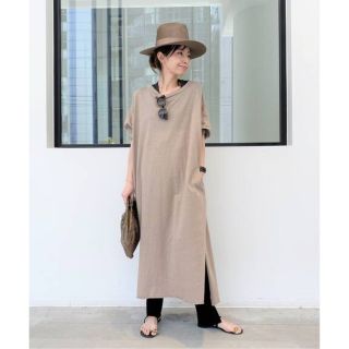 アパルトモンドゥーズィエムクラス(L'Appartement DEUXIEME CLASSE)の新品 アパルトモン  PRINTED LONG DRESS  ベージュ(ロングワンピース/マキシワンピース)