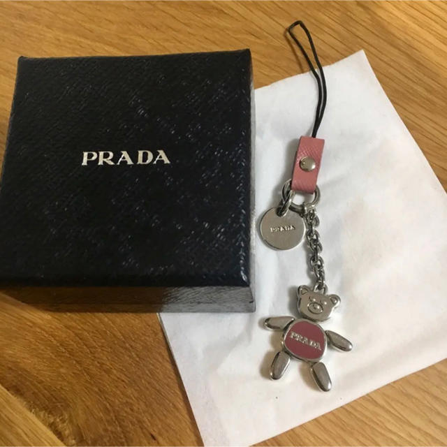 PRADA(プラダ)のPRADAプラダくま携帯ストラップスマホキーホルダ1AR927アンティークピンク スマホ/家電/カメラのスマホアクセサリー(ストラップ/イヤホンジャック)の商品写真