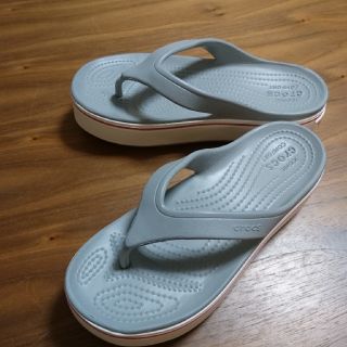 クロックス(crocs)のcrocs 厚底ビーチサンダル(ビーチサンダル)