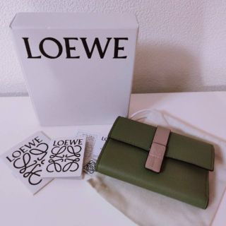 ロエベ(LOEWE)のロエベ スモールバーティカルウォレット アボカドグリーン(財布)