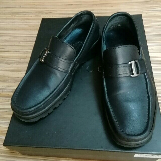 Salvatore Ferragamo(サルヴァトーレフェラガモ)のFerragamo　シルバーメタルビットローファー黒　7ハーフEE約26.0cm メンズの靴/シューズ(スリッポン/モカシン)の商品写真