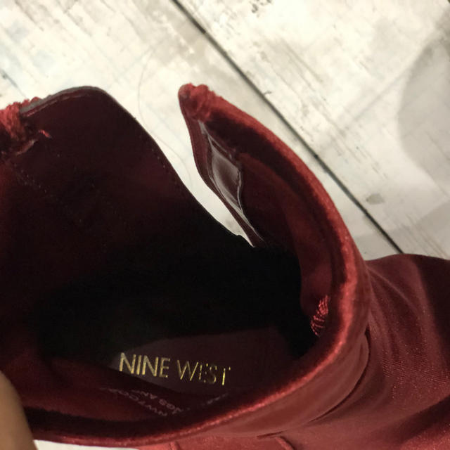 NINE WEST(ナインウエスト)の最終値下げ　ナインウエスト　ベルベットブーツ　美品 レディースの靴/シューズ(ブーツ)の商品写真