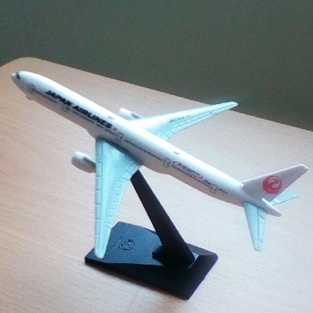 JAL(日本航空)(ジャル(ニホンコウクウ))のJAL飛行機プラモデルAIRBUS A350（最新型 非売品 日本航空 模型） エンタメ/ホビーのおもちゃ/ぬいぐるみ(模型/プラモデル)の商品写真